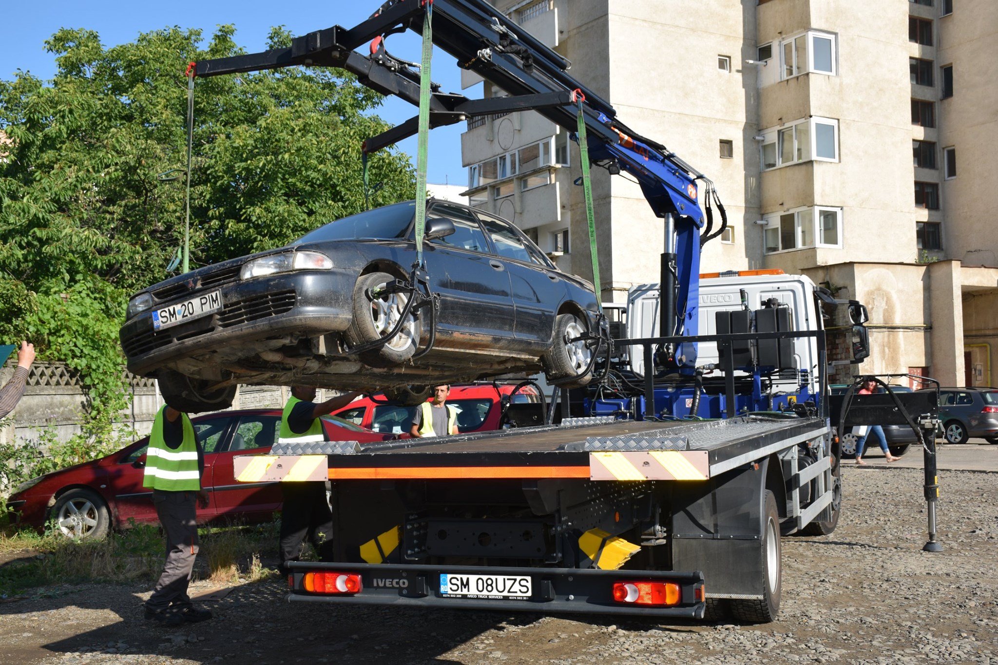 Mercedes, Chrysler și Ford, ridicate de Primărie. Se eliberează locurile de parcare