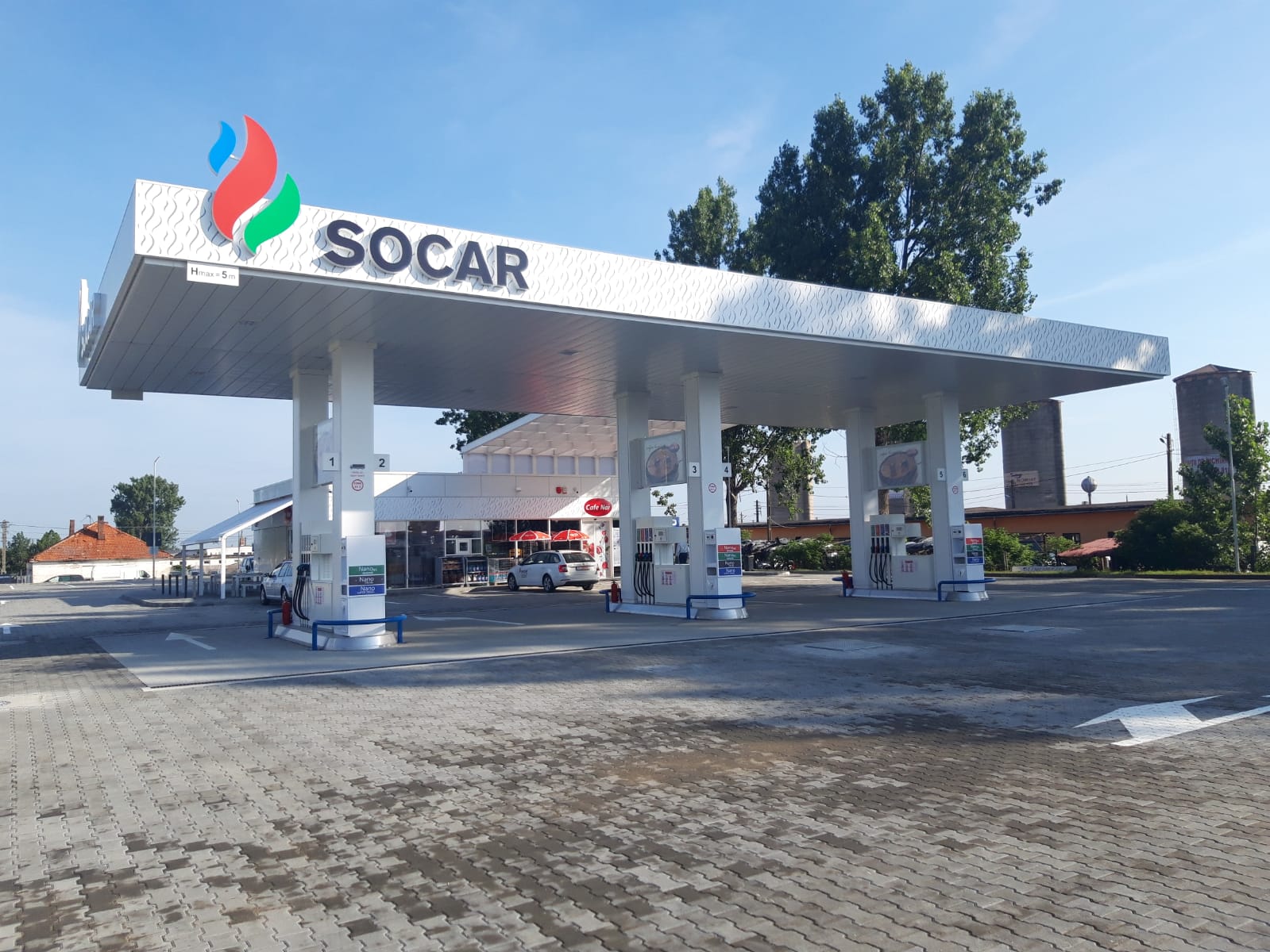 FOTO. SOCAR a deschis prima benzinărie din Satu Mare. Și are cafea la nisip