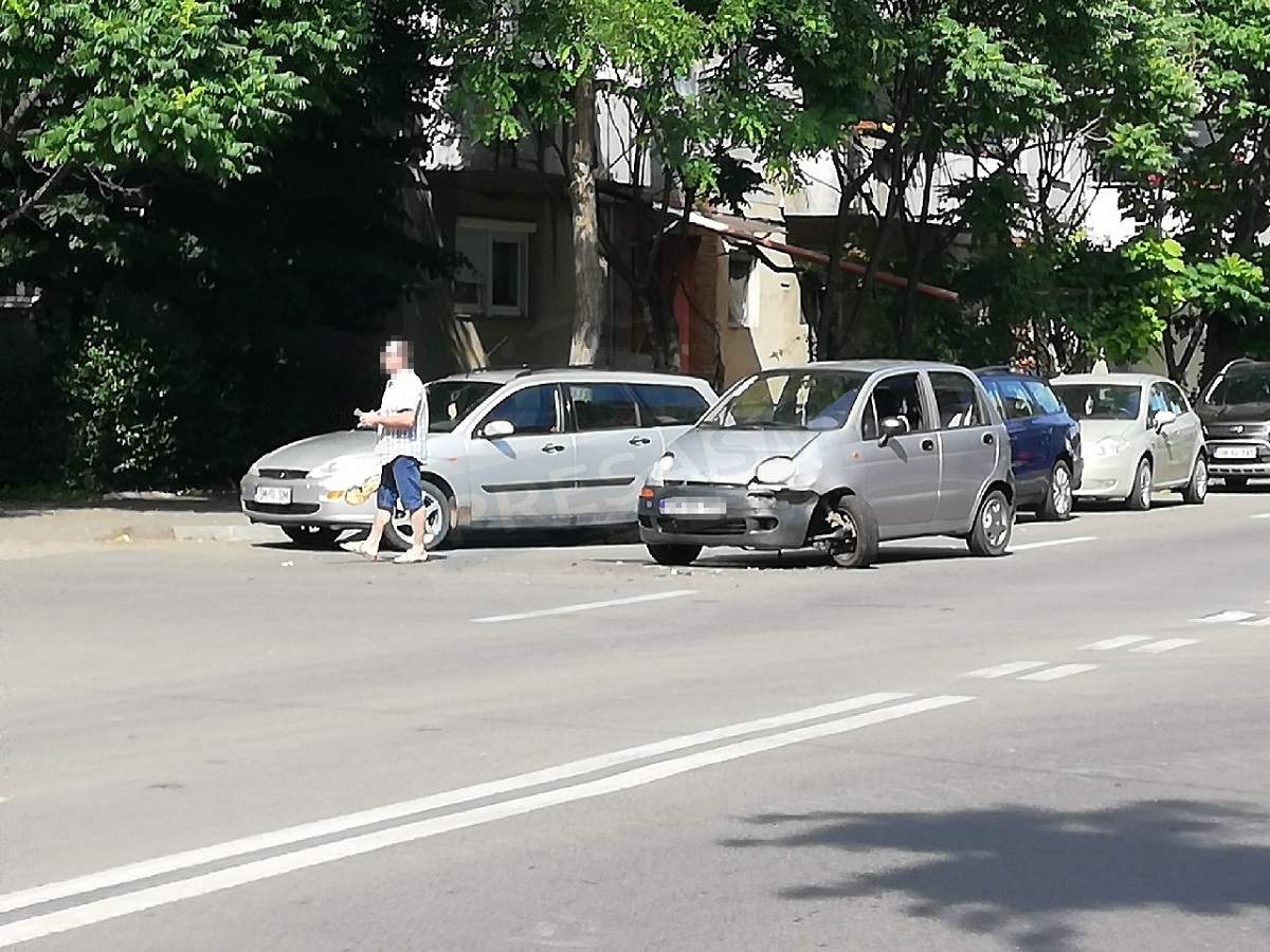 FOTO. Accident rutier în Micro 17. Nici patru benzi nu sunt destule în Satu Mare