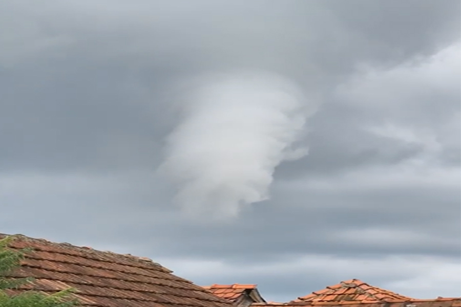 VIDEO. Tornadă în formare într-un județ din vestul țării. Tot mai multe fenomene meteo extreme