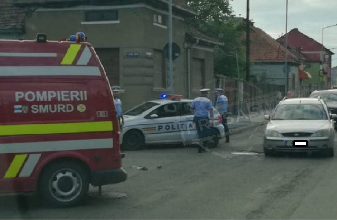 FOTO. Accident rutier pe B-dul Goga. Un minor (17 ani) a căzut cu motociclul pe asfalt