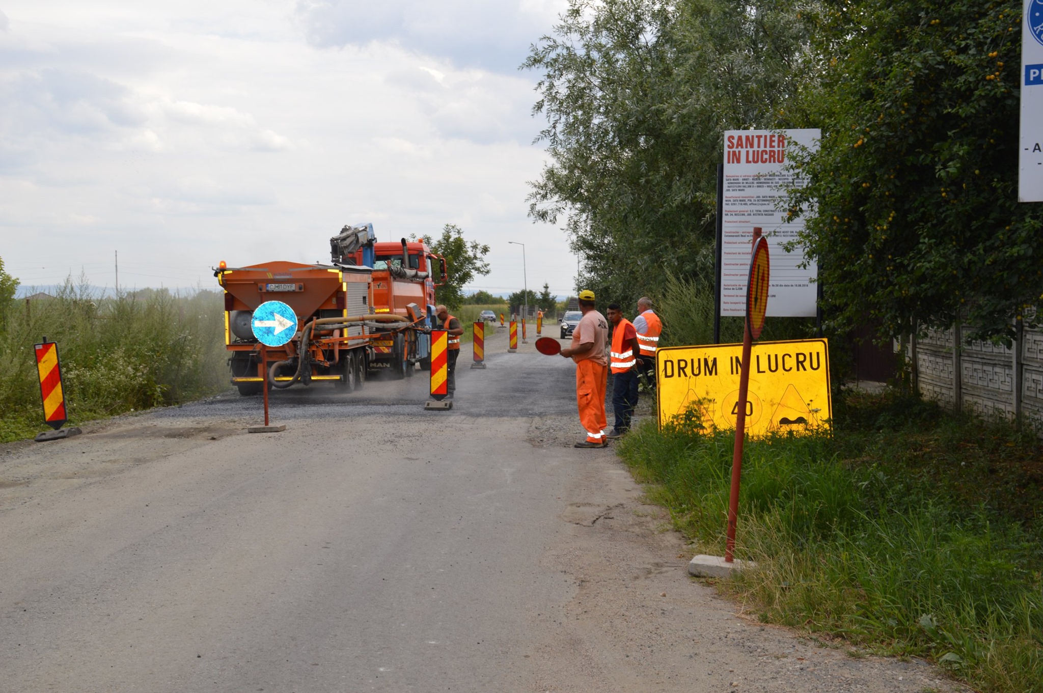 FOTO. S-au reluat lucrările pe Drumul Groazei, DJ 193A, spre Tătărești