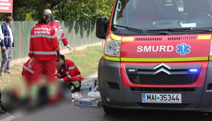 Copil (8 ani) lovit în plin de o mașină, în județul Satu Mare. Dus la Urgență!