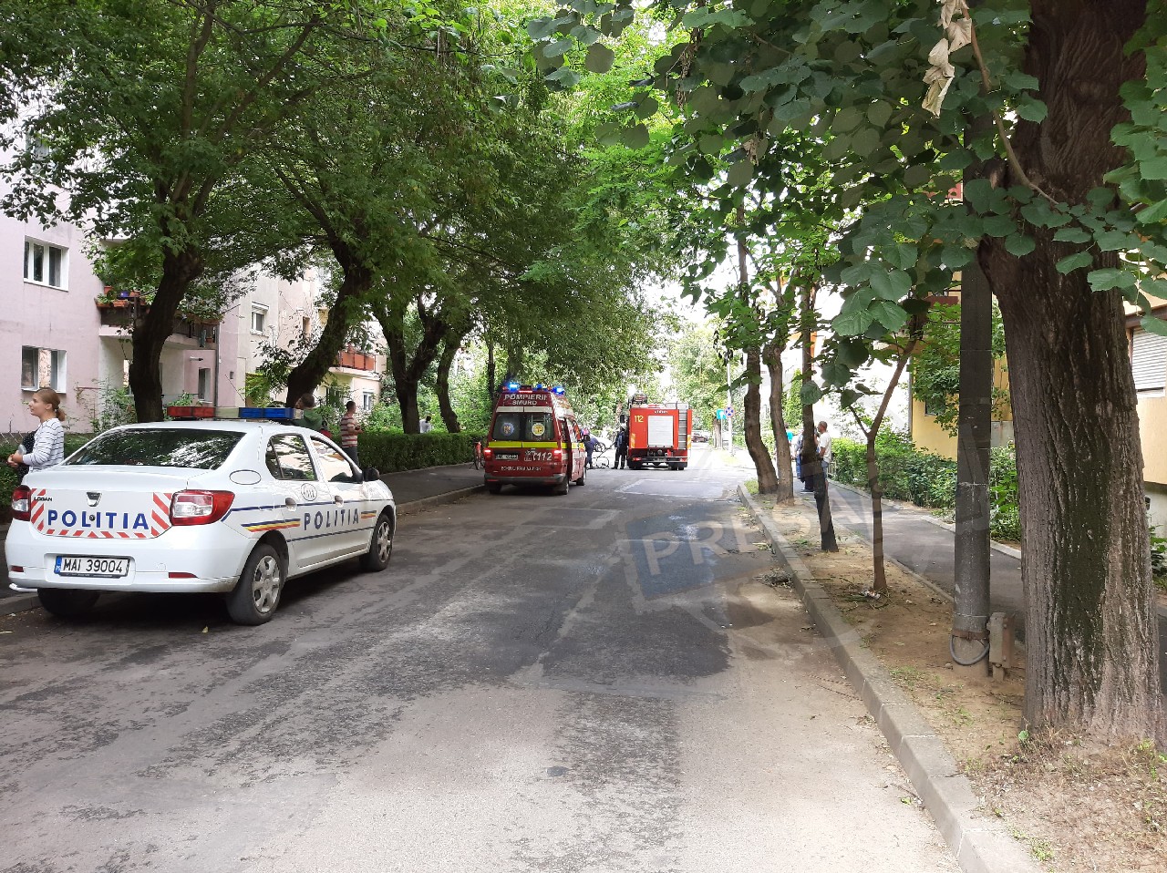 Furt pe stradă, în plină zi, astăzi, în Micro 16. O femeie a fost atacată pe stradă