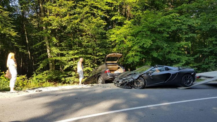 FOTOGALERIE. Un sătmărean și-a făcut praf McLaren-ul, de o sută de mii de euro!