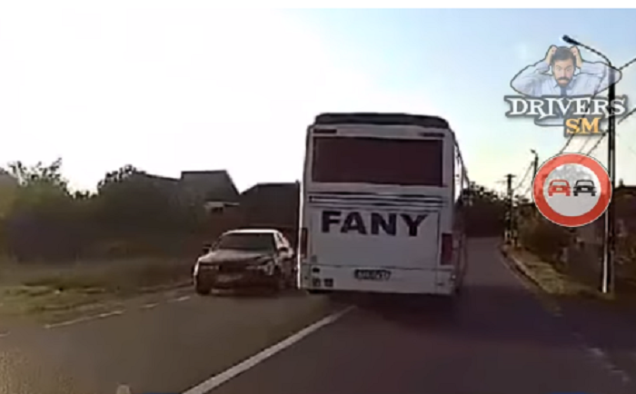 VIDEO. La un pas de tragedie! Autobuz în depășire, pe linie continuă, în județ