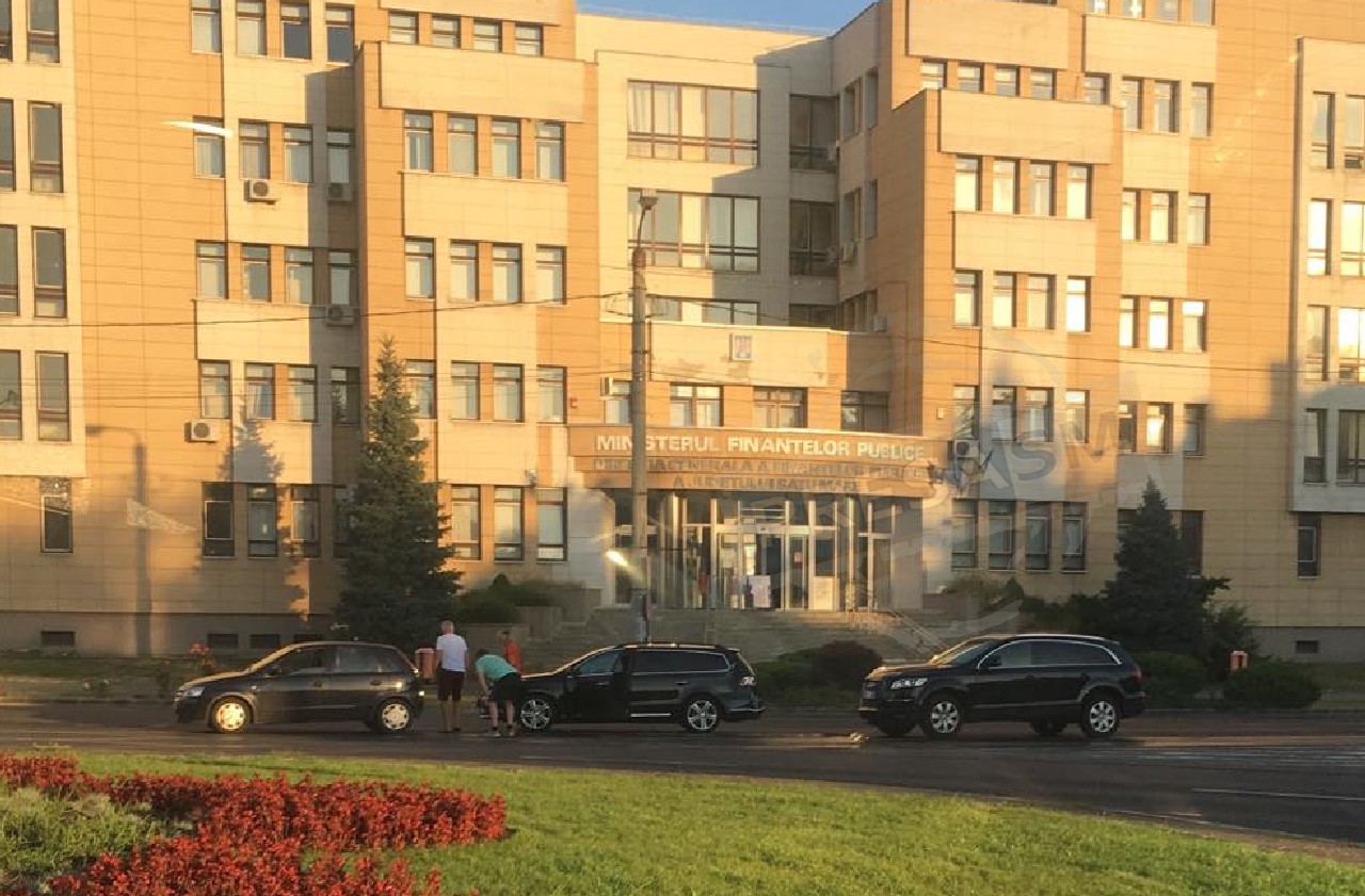 FOTO. Accident rutier în lanț în față la Finanțe, în municipiul Satu Mare