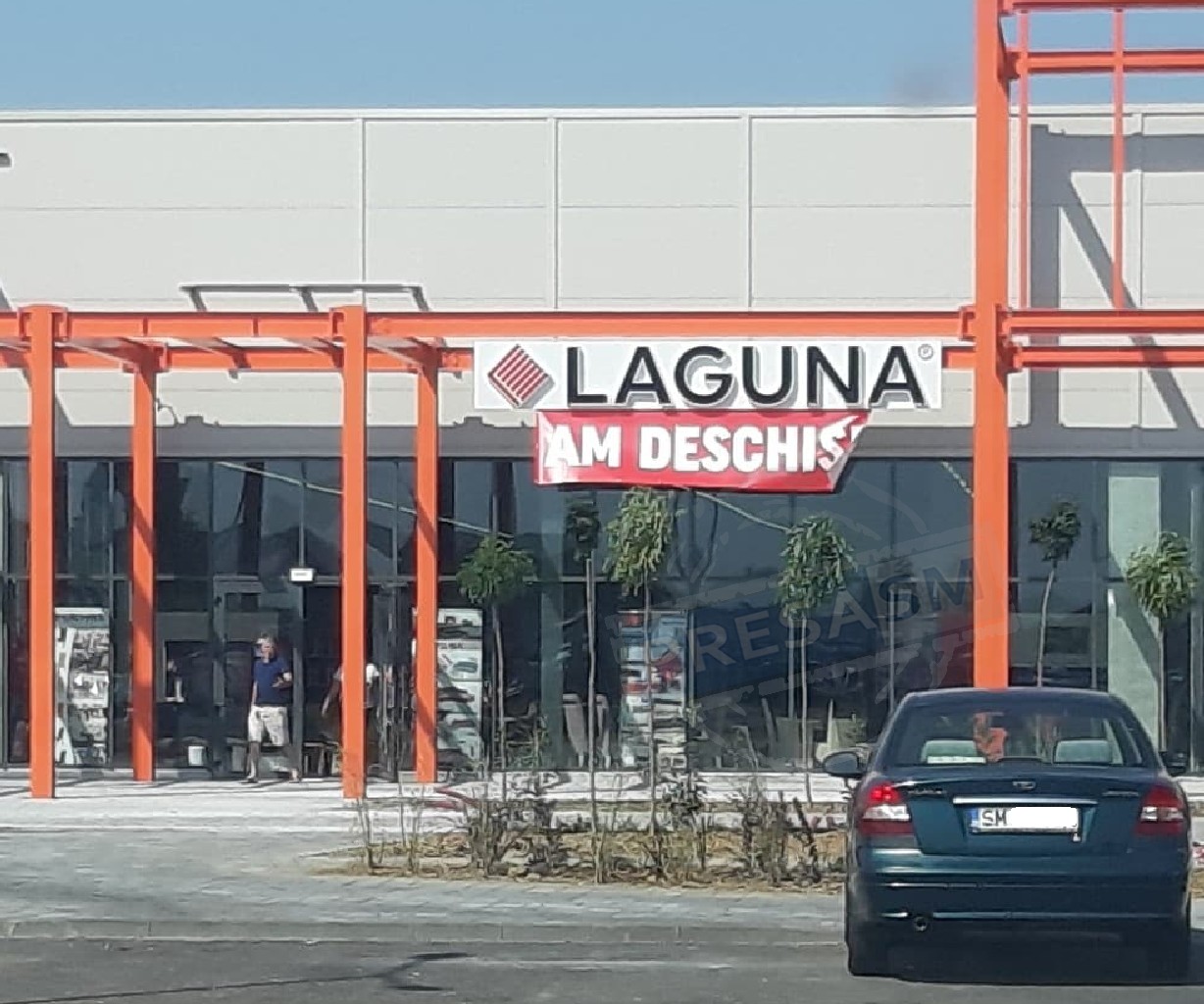 FOTO. S-a deschis mall-ul de pe Drumul Careiului. Care este primul magazin