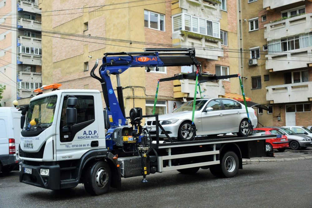 Miért nem szállítják el a tilosban parkoló autókat Szatmárnémetiben