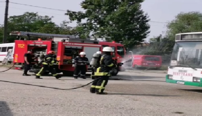 VIDEO. ”Incendiu” la un autobuz, într-o autogară din municipiul Satu Mare (S)