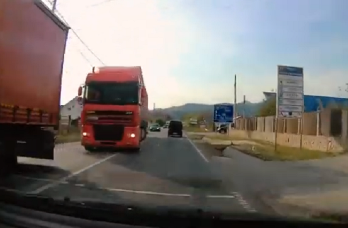 VIDEO. Haos pe DN1C SM-MM. Mai multe accidente evitate în ultima clipă