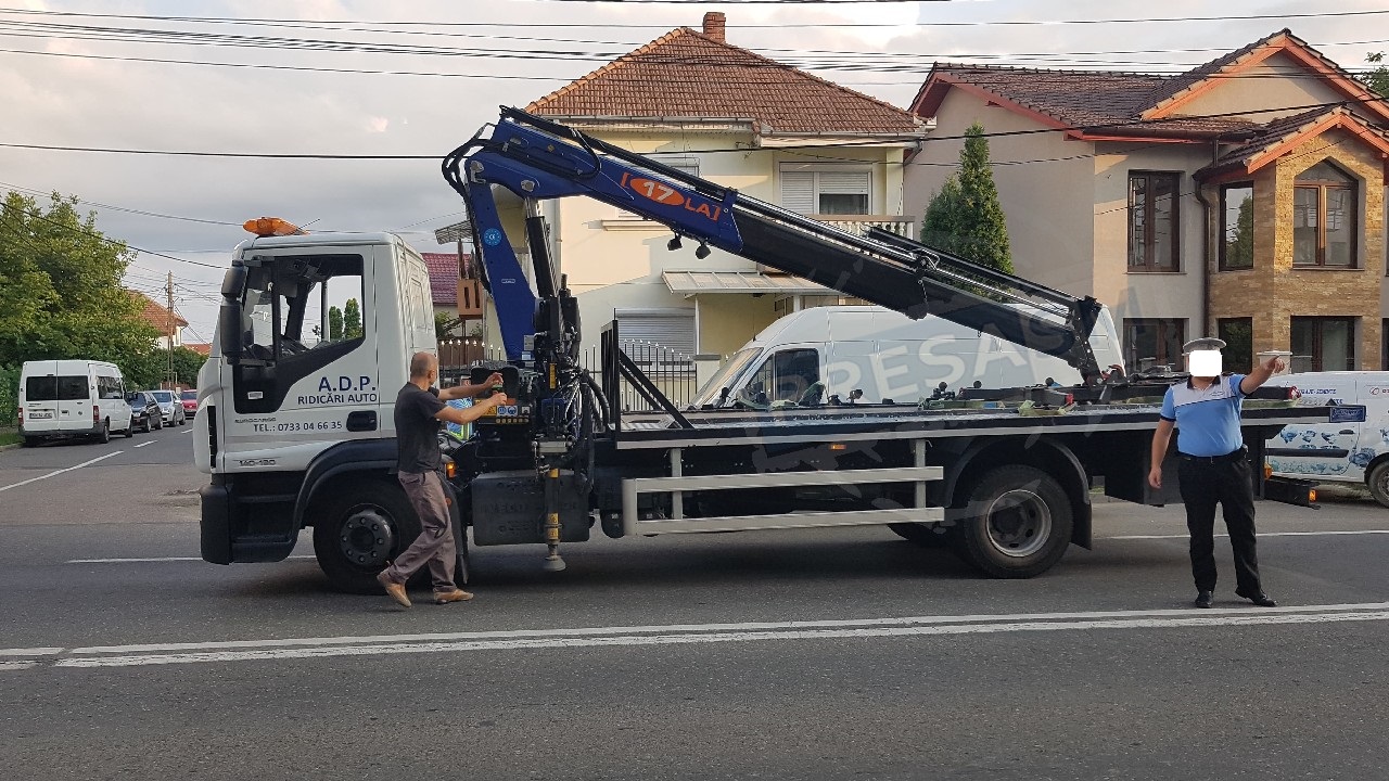 FOTO/VIDEO. Scandal pe Păuleștiului cu ridicarea mașinilor. Oamenii acuză excesul de zel