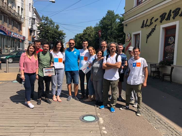 FOTO. Dan Barna, președinte? USR-PLUS Satu Mare strâng semnături pentru candidatură