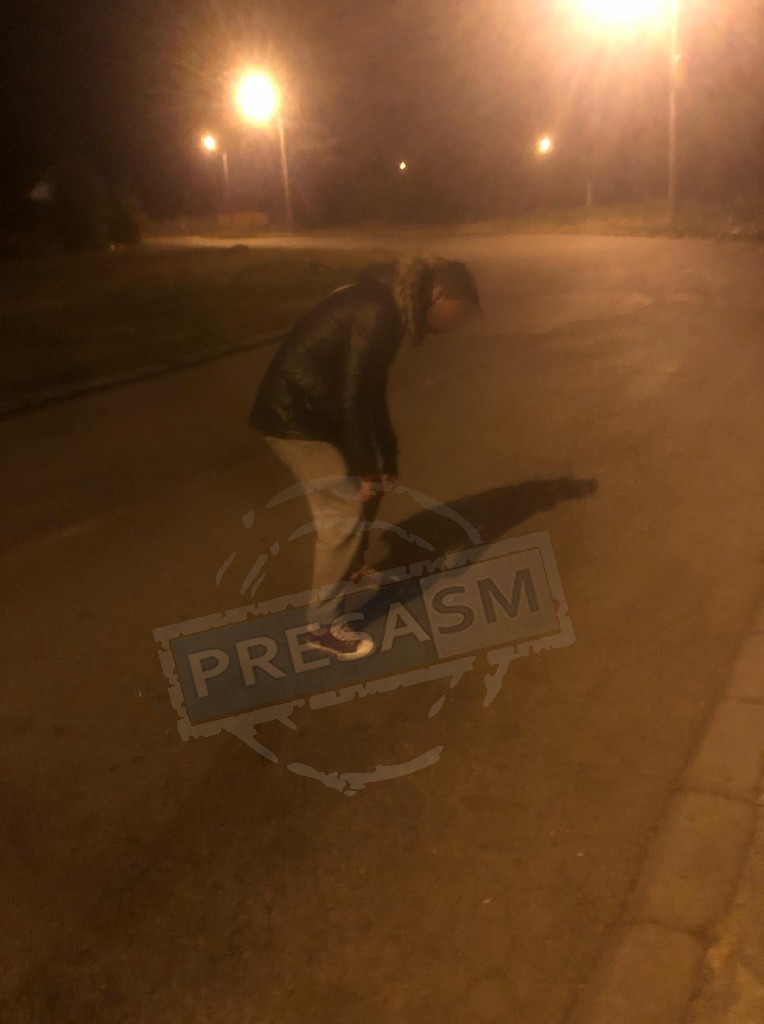 FOTO. Drogat în mijlocul drumului, în municipiul Satu Mare. Pericol pe șosea