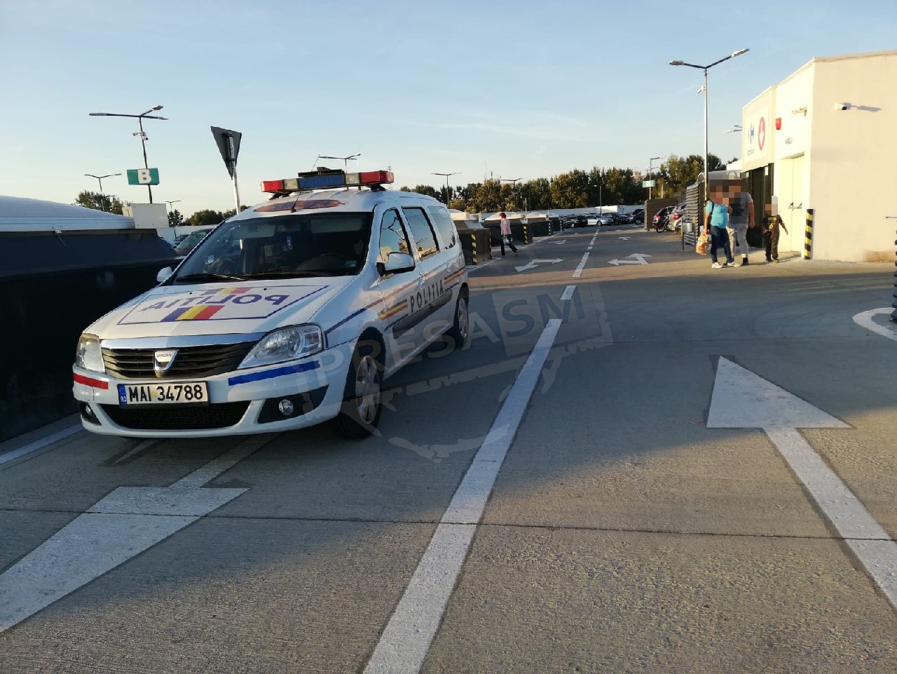Sătmăreancă de 81 de ani, accidentată în parcarea Shopping City