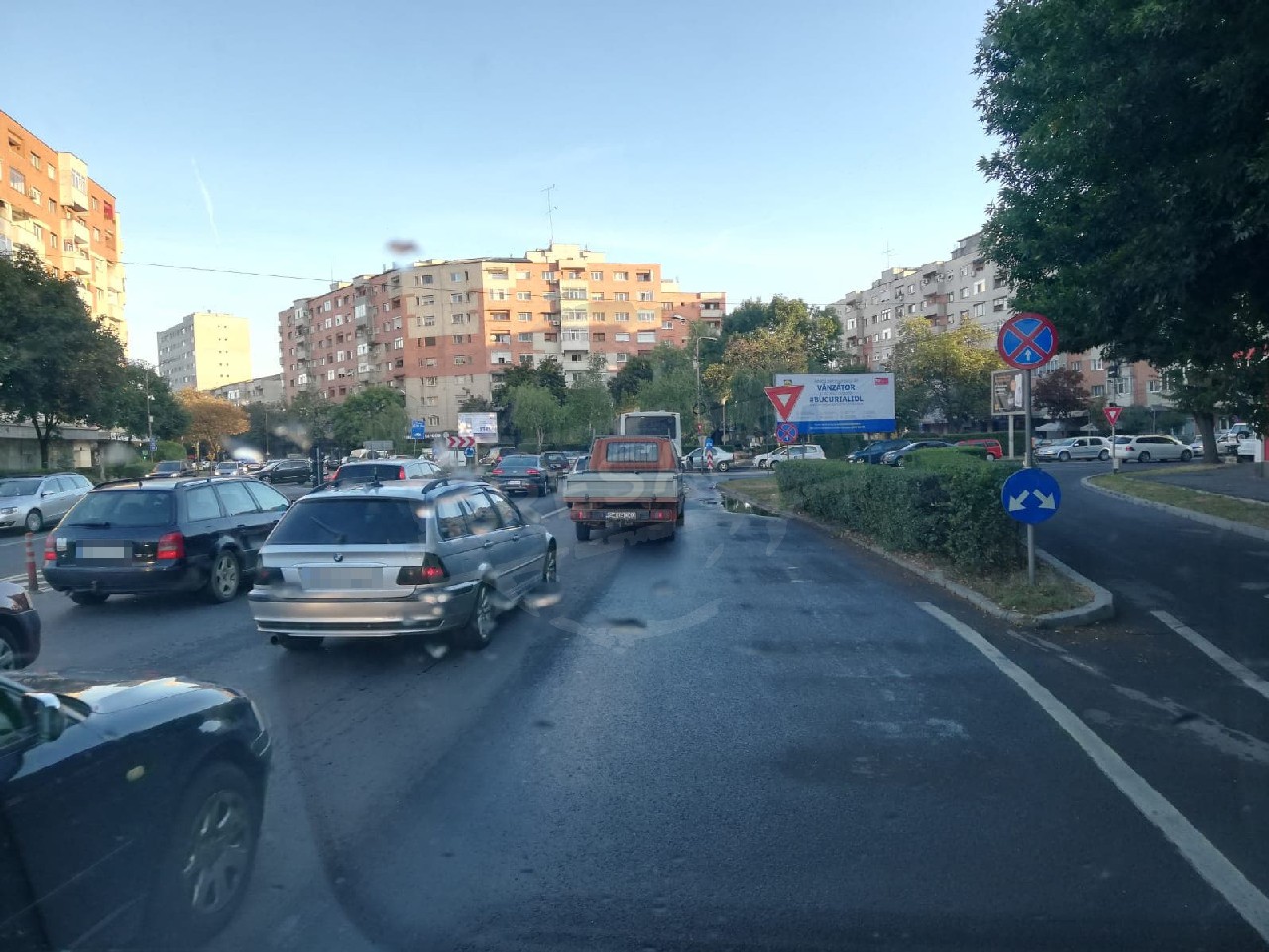 FOTO. Nebunie totală! Aglomerație infernală și cozi kilometrice în Satu Mare