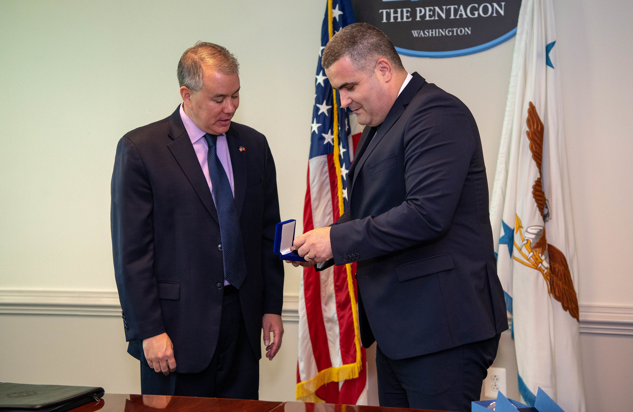 FOTO. Ministrul Leș, discuții la Pentagon pe marginea securității și parteneriatului strategic