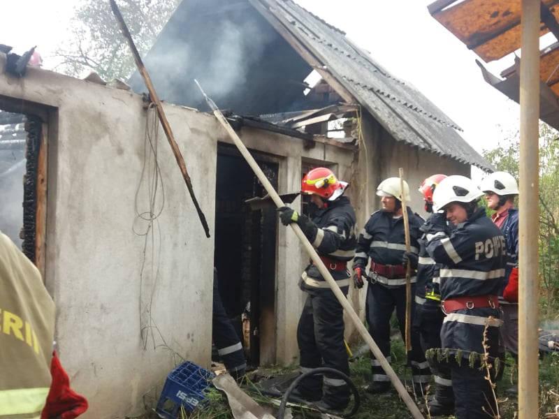 Casa unei familii din județ s-a aprins în prag de Crăciun