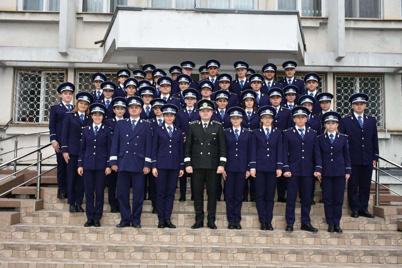 FOTO. Zeci de noi polițiști în județ! Tineri trimiși direct în lupta cu infractorii