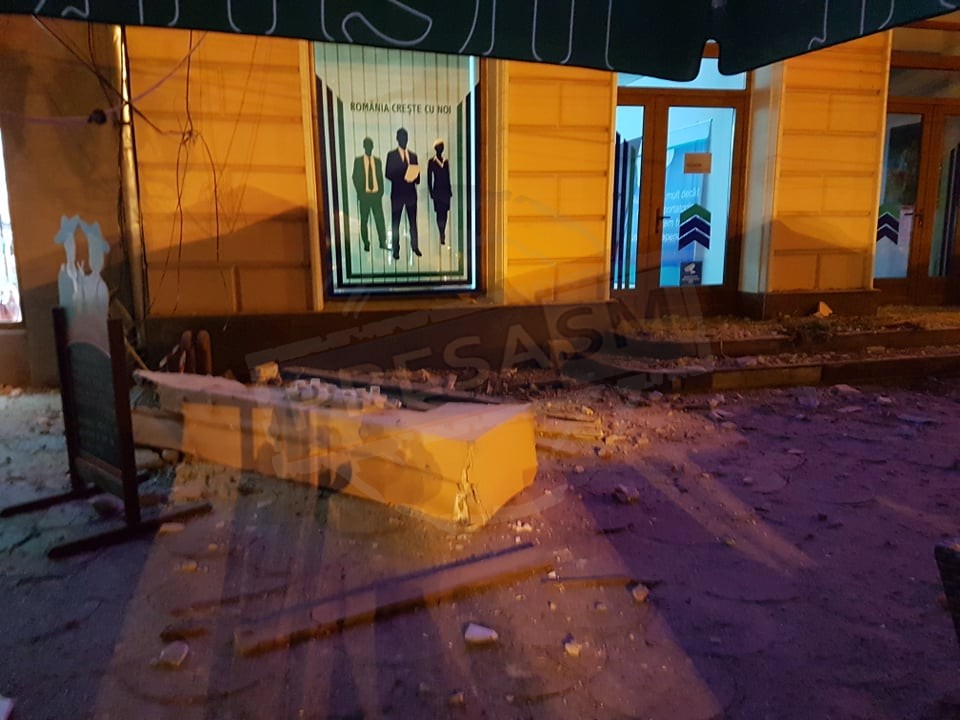 FOTO/VIDEO. Polițiști locali salvatori! Zona închisă chiar înainte de prăbușire