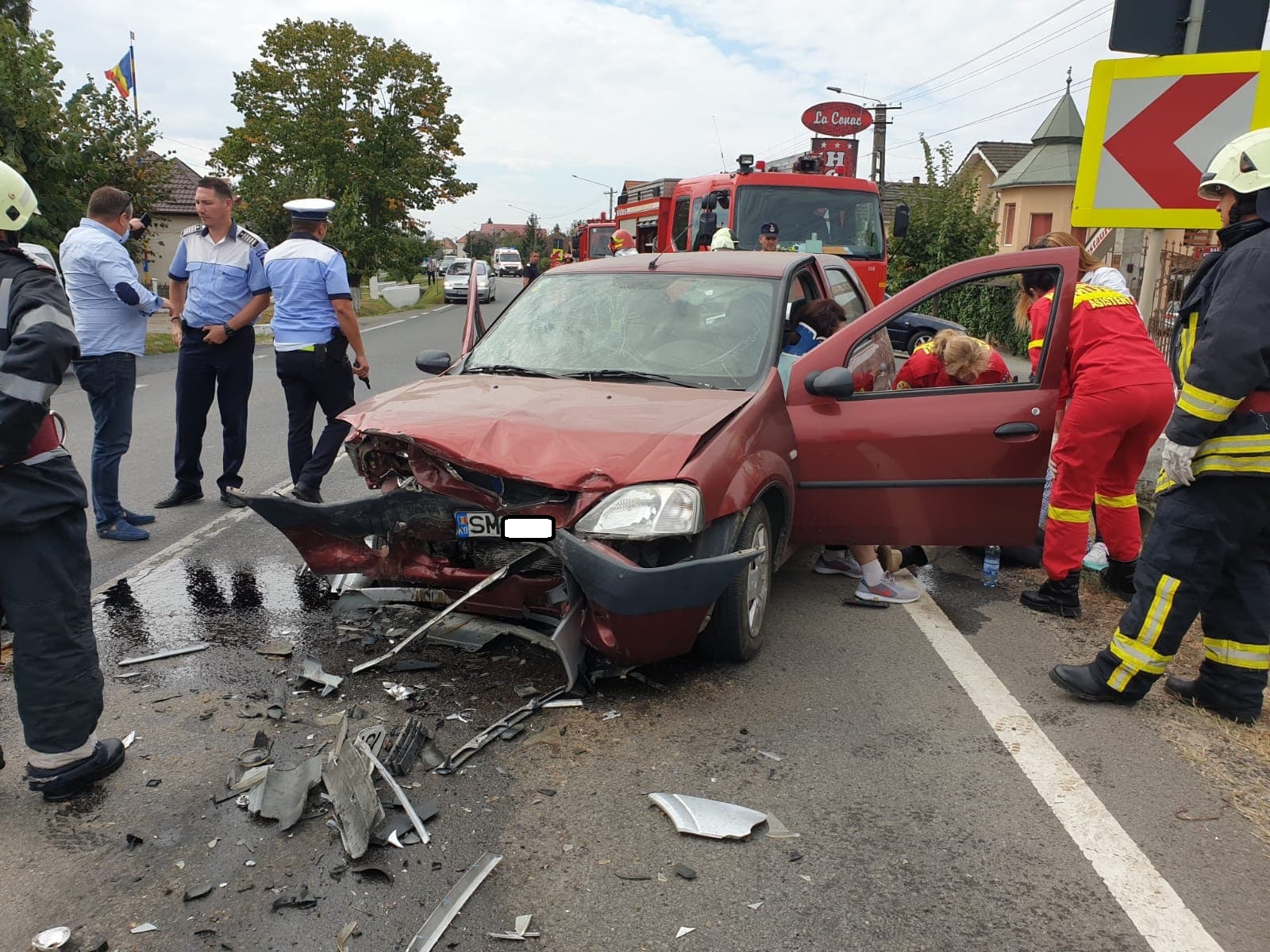 FOTOGALERIE. Un șofer inconștient, la un pas să omoare trei oameni! Ce spune Poliția