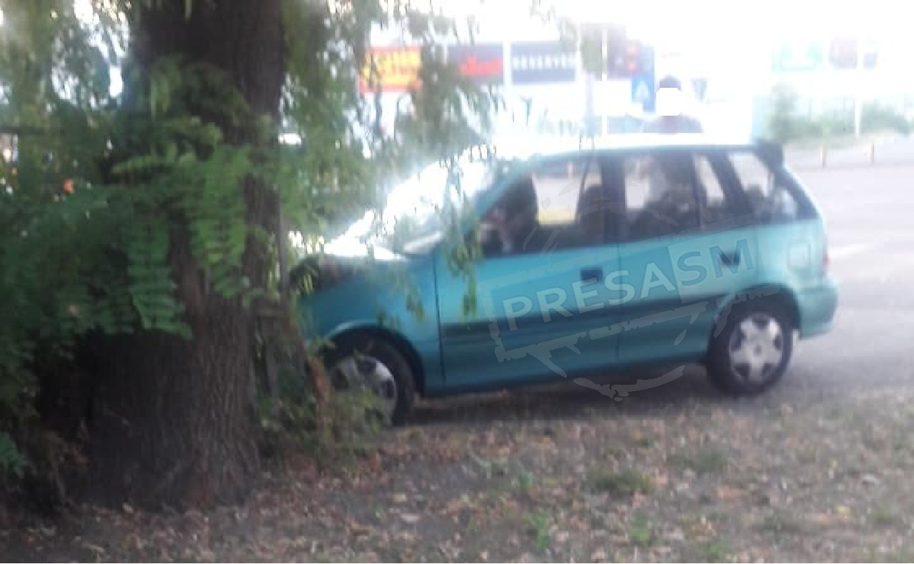 FOTO. Accident pe Drumul Careiului. Pieton protejat, mașini avariate