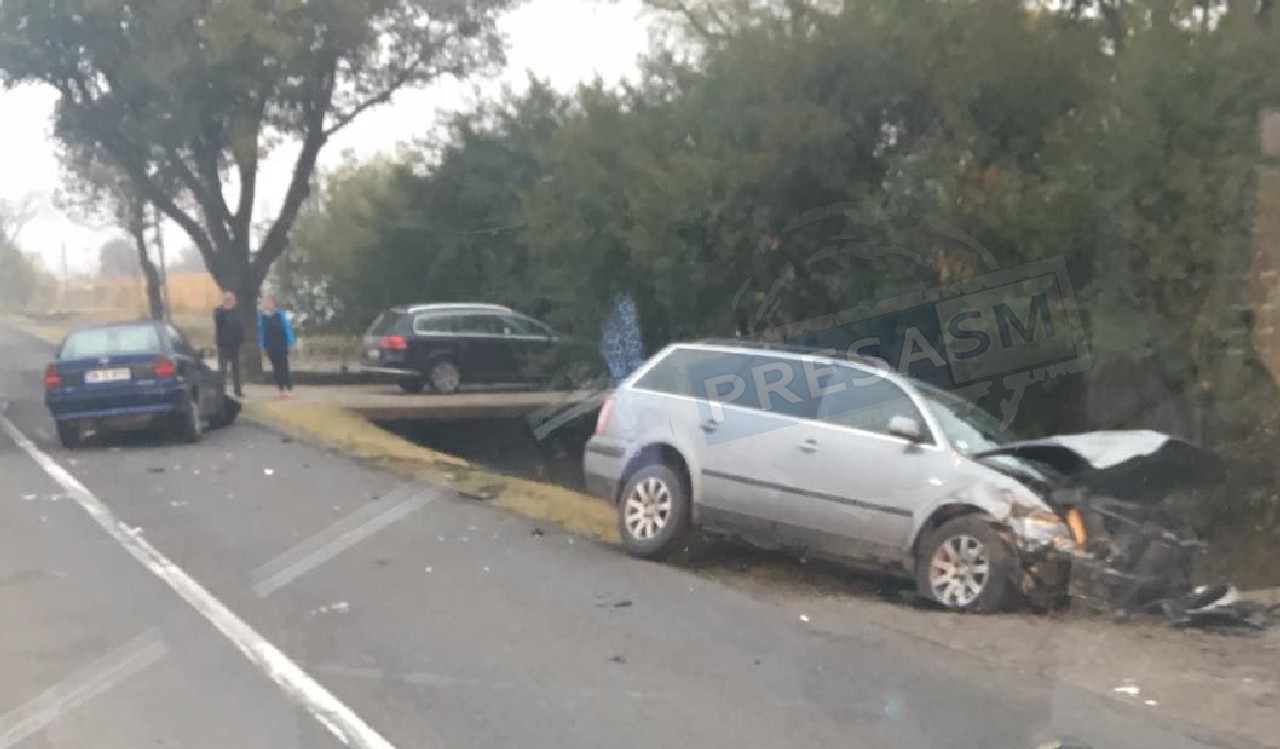 FOTOGALERIE. Accident cu victime între Satu Mare și Odoreu. Mașină într-un cap de pod