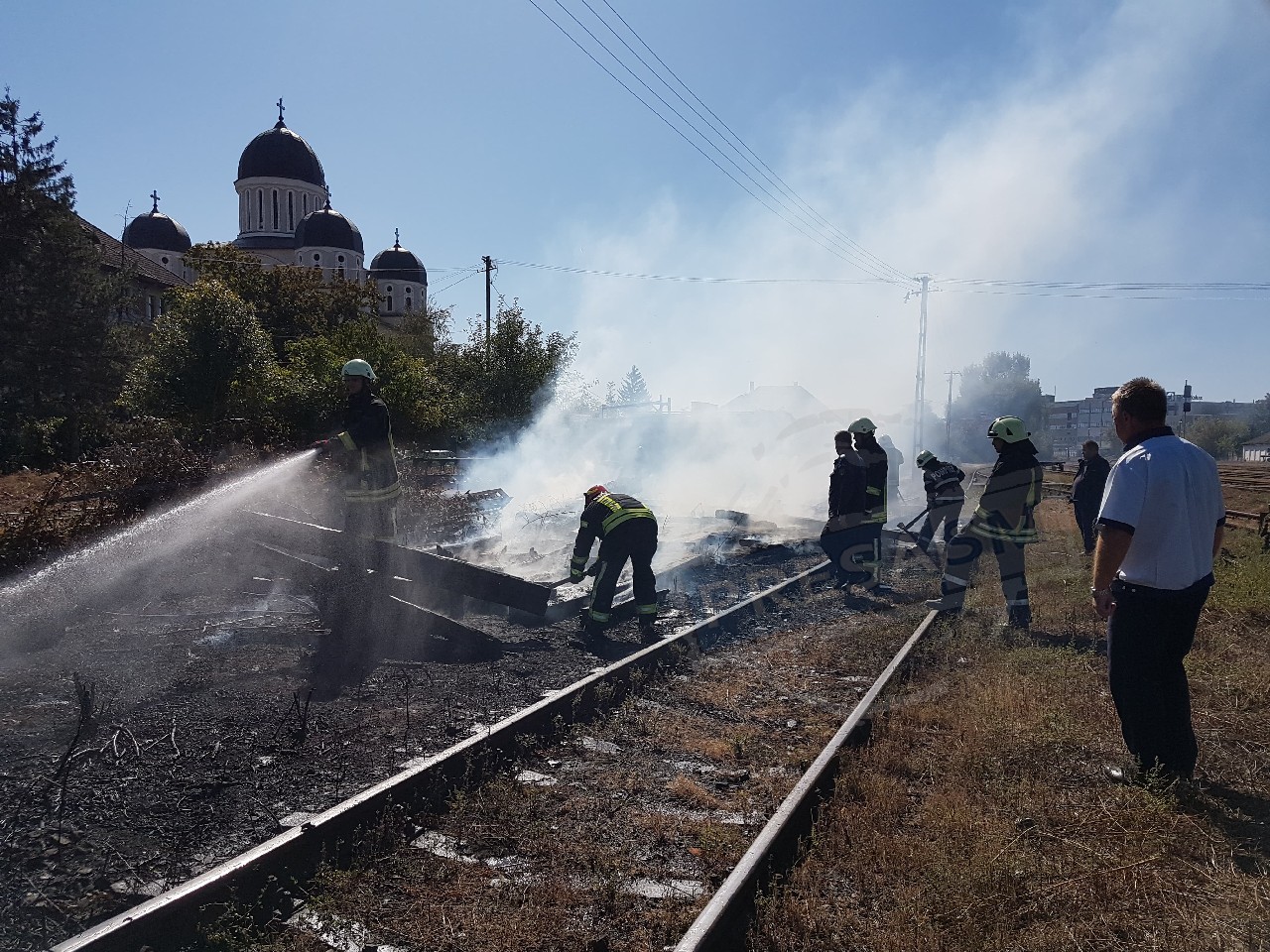 FOTO/VIDEO. Incendiu provocat intenționat în Gara de Nord, în municipiul Satu Mare