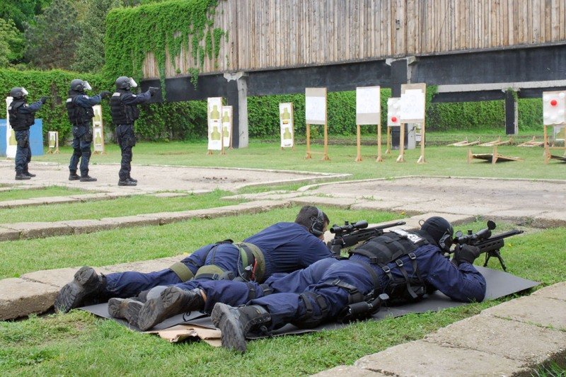 Tânăr împușcat accidental în cap de jandarmi, de la doi km depărtare!