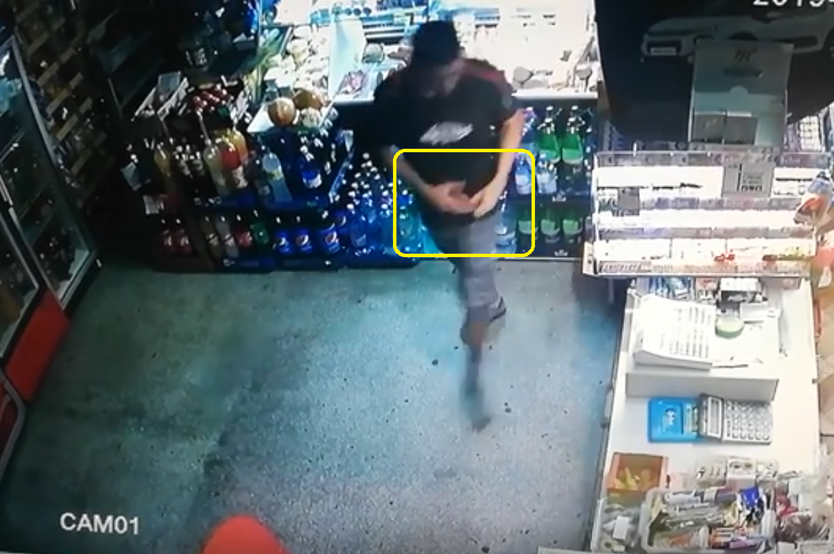 VIDEO. Tupeu fantastic. Cum se fură bani din magazine, în Satu Mare