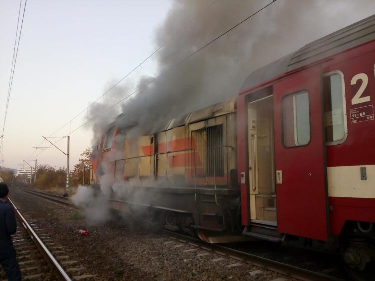 FOTO. Panică în trenul Cluj-Viena. Locomotiva a luat foc, călătorii, evacuați