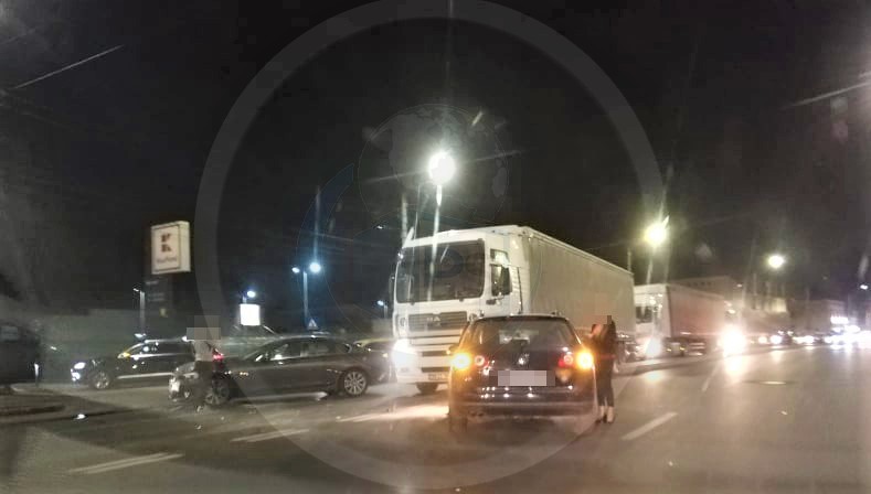 FOTO. Accident pe drumul Careiului. Impact între un VW și un BMW