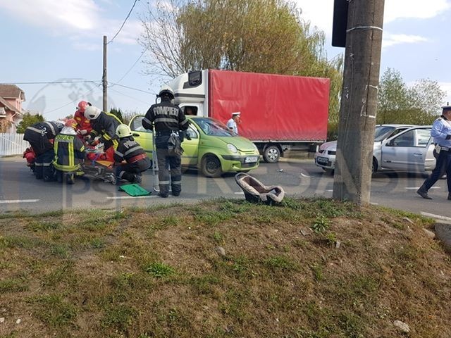 FOTO/VIDEO. Accident grav, cu victime, pe B-dul Lucian Blaga. Persoană încarcerată