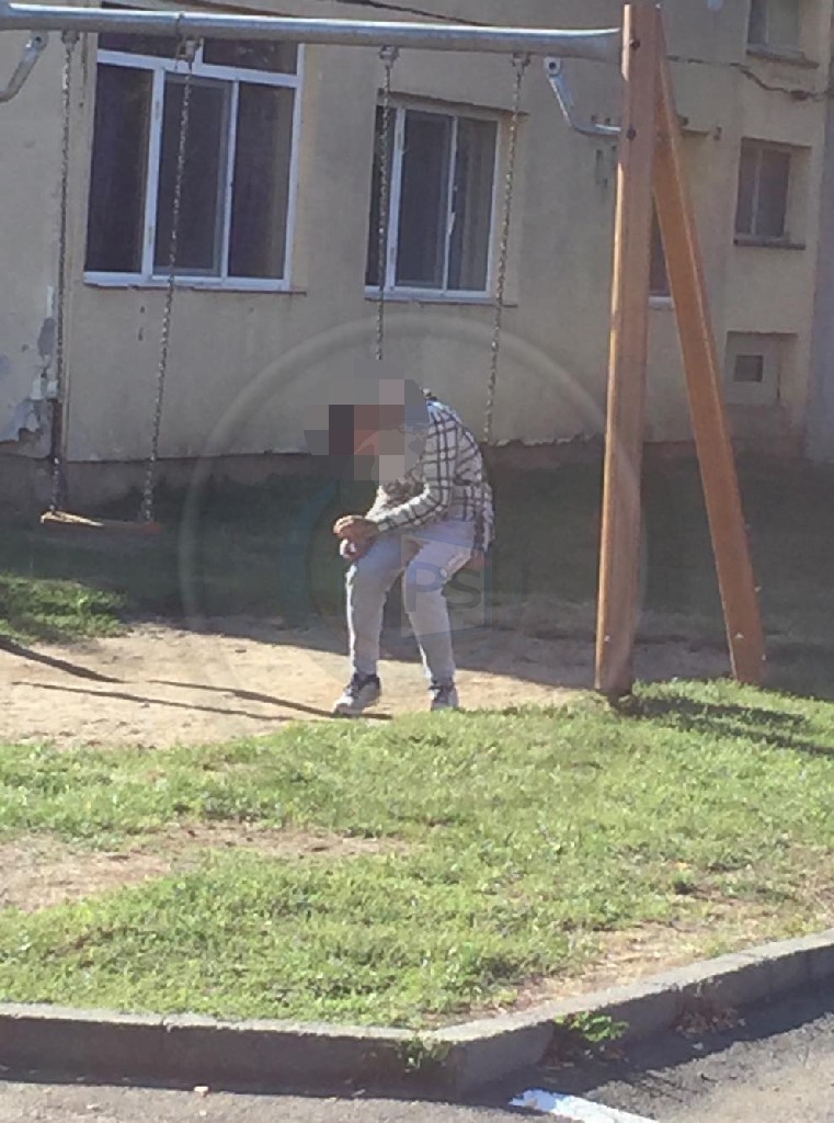 FOTO/VIDEO. Un nou caz Zombie la Satu Mare. Tânăr aparent sub influența unor stupefiante