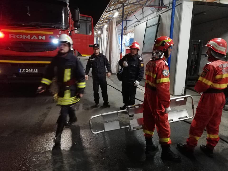 FOTO. Incendiu într-o hală de producție. Intervenție pe timp de noapte (exercițiu)
