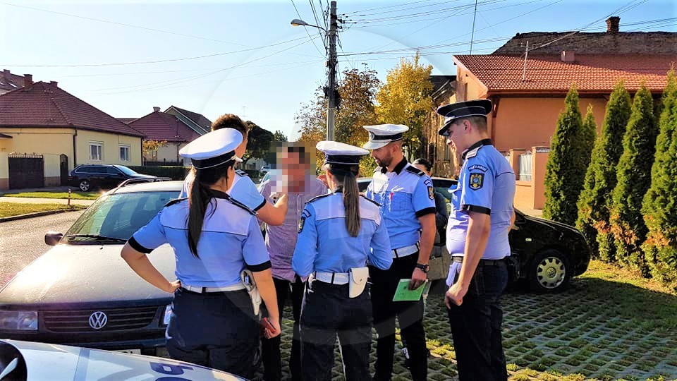 Oșanul a "speriat" etilotestul. S-a urcat la volan cu o alcoolemie enormă. Noroc că l-au prins polițiștii