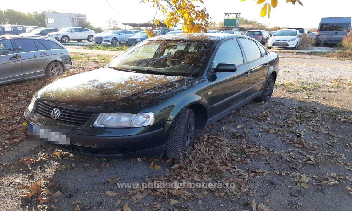 FOTO. Tânăr lăsat fără mașină la intrarea în țară. Dosar penal pentru câteva mii de lei