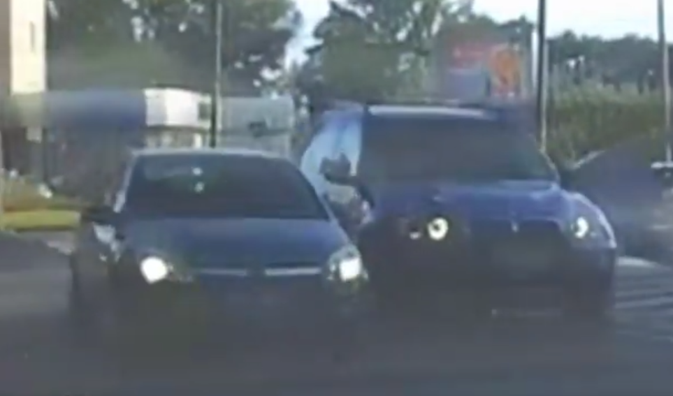 VIDEO LIVE. Duel în trafic, între un Opel și un BMW, în municipiul Satu Mare