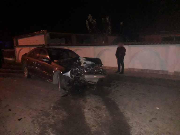FOTO. A vrut să evite un pieton, a făcut accident in lanț