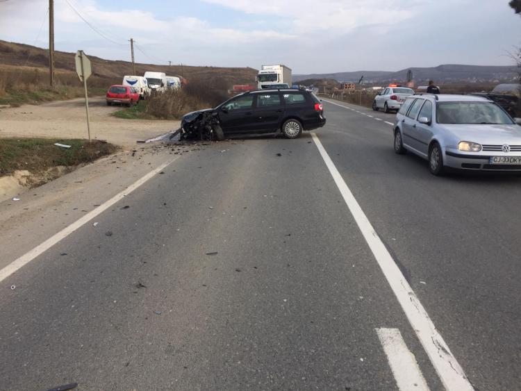 FOTO. Accident grav provocat de către un șofer din Satu Mare. Impact între două mașini