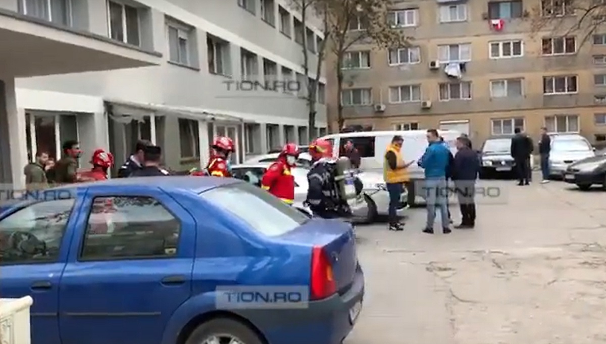 VIDEO. Bloc evacuat. O mamă și doi copii au decedat!