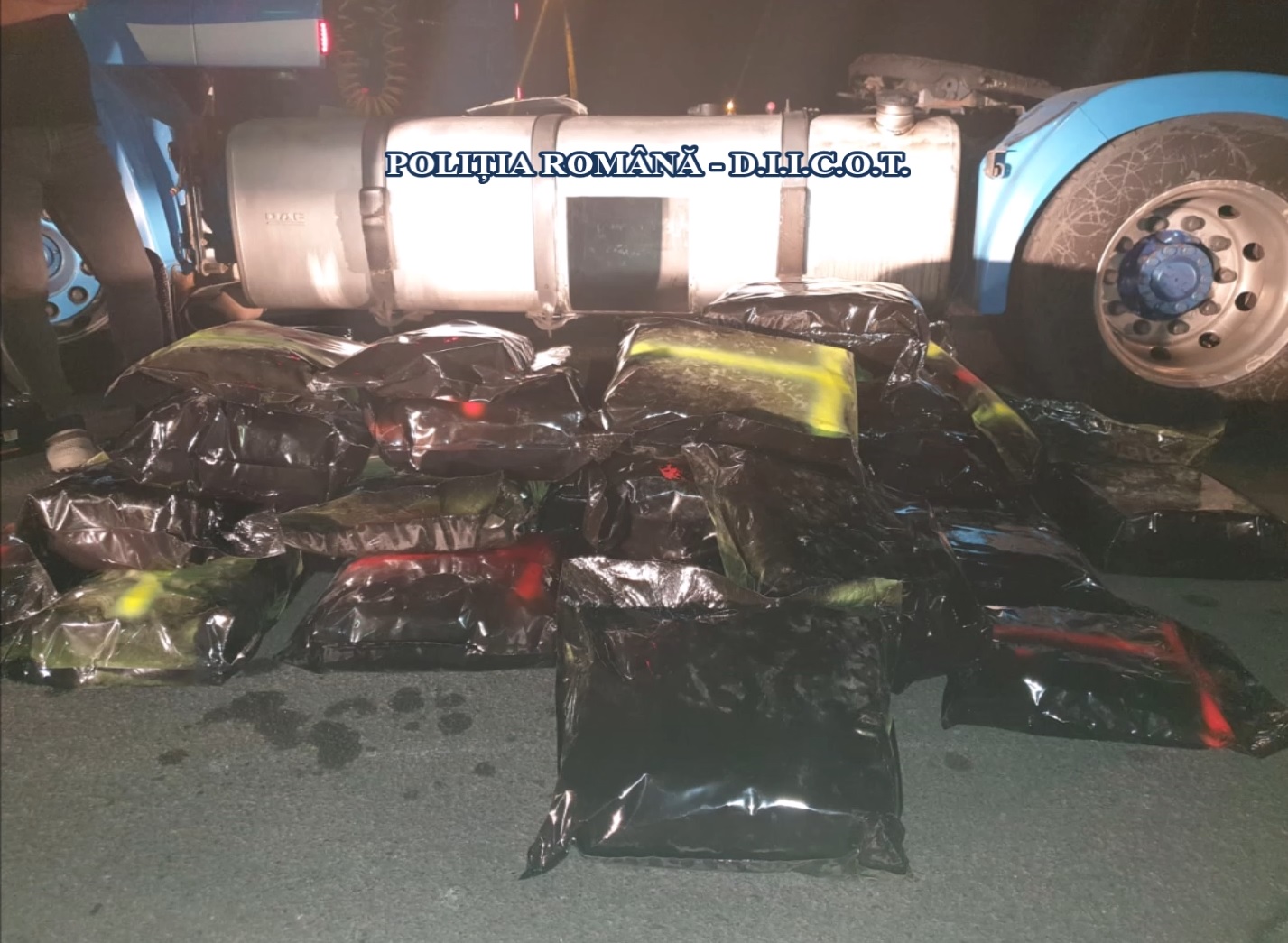 FOTO/VIDEO. Captură impresionantă a DIICOT. Cum se aduc droguri în România, prin vestul țării