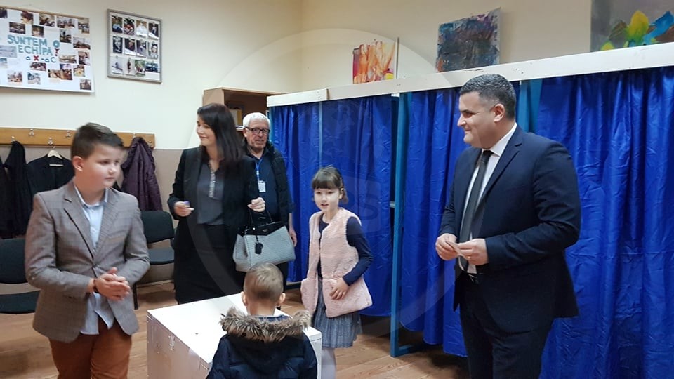 FOTO/VIDEO. Liderii PSD, la vot. Gabriel Leș: "Am votat pentru viitorul copiilor noștri"
