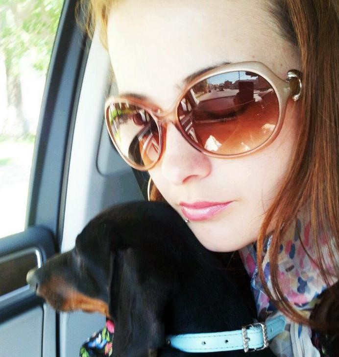 FOTO. Salvată din război de o familie din Odoreu. O tânără își caută salvatorii