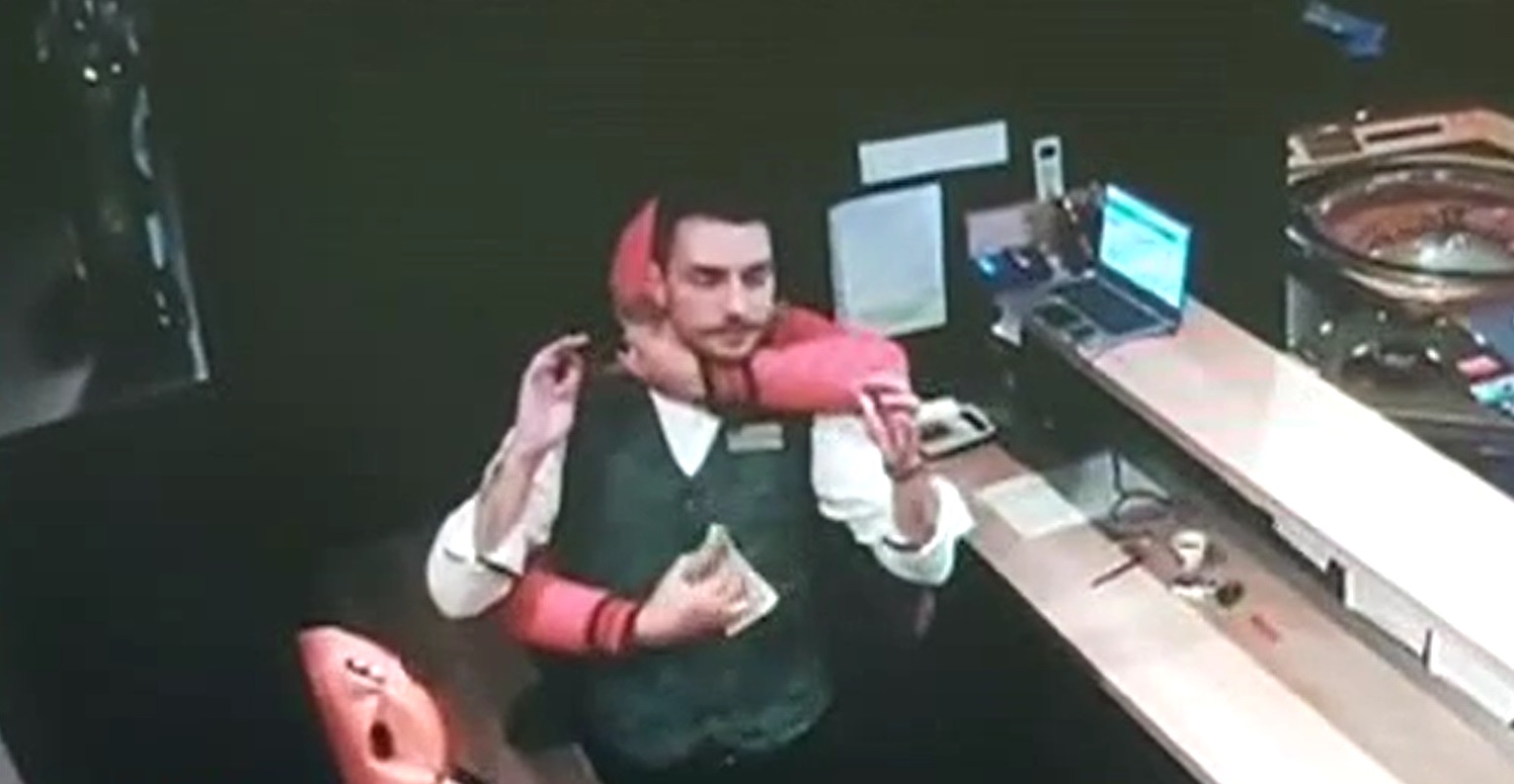 VIDEO. Jaf armat la un cazino. Angajat cu cuțitul la gât, agresorul prins la Satu Mare