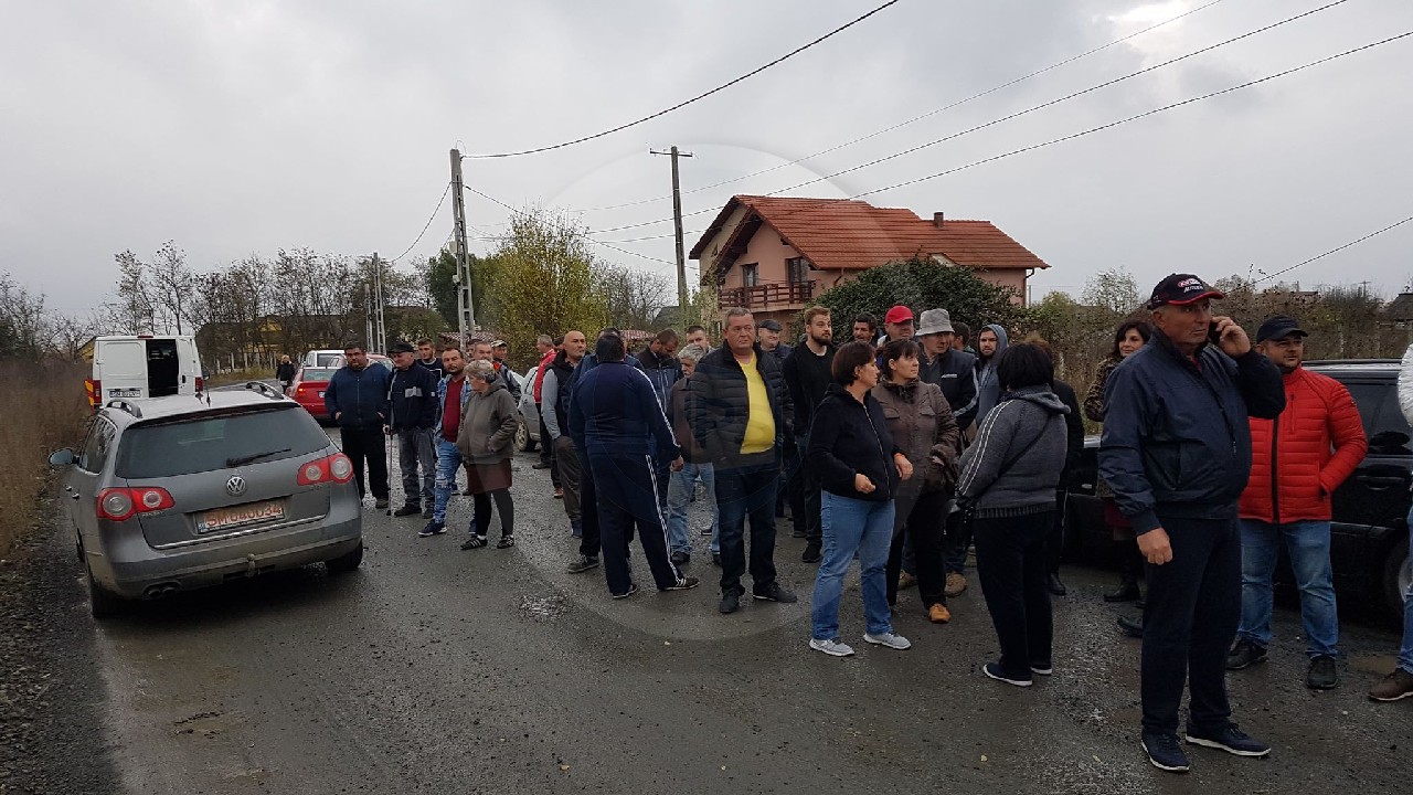 Protest BLOCAT împotriva Consiliului Județean în centrul Sătmarului! Tensiuni foarte mari