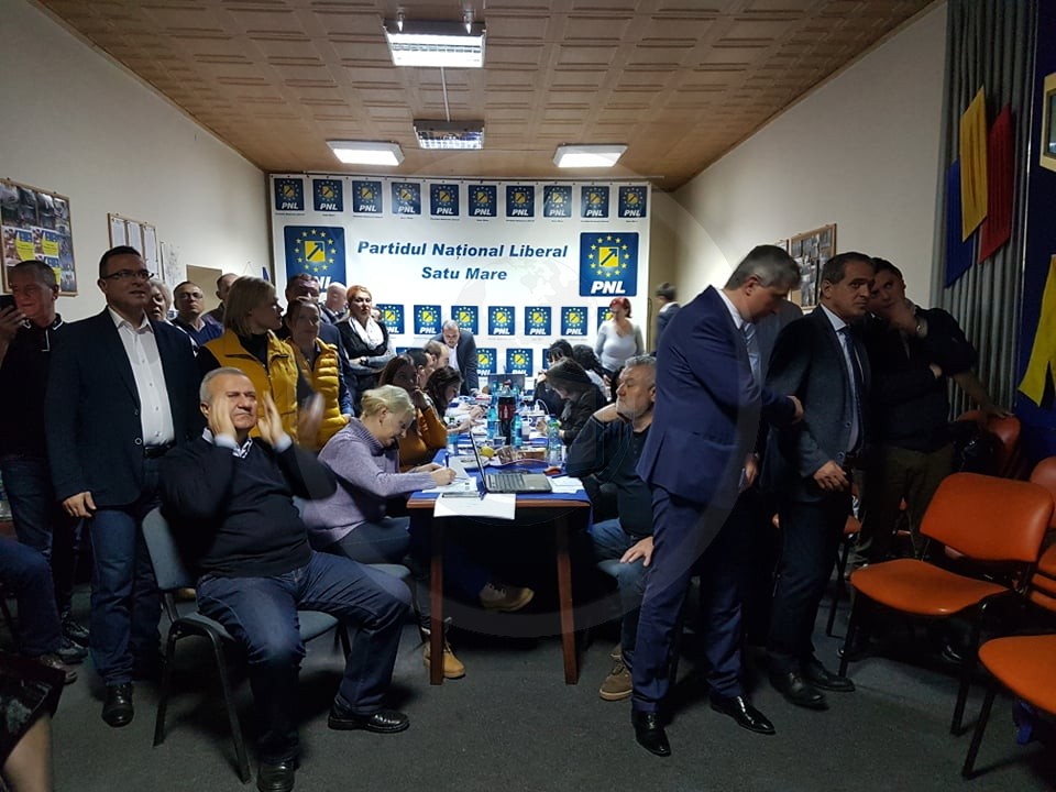 FOTO/VIDEO. Reacții la PNL. Nu sunt surprize. Klaus Iohannis, favorit în turul II