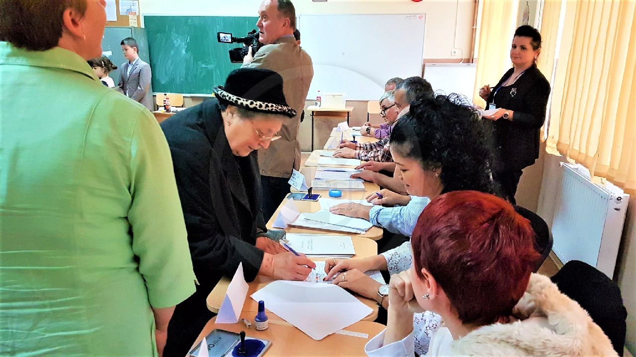 Ce amenzi riscă cei care consumă alcool în apropierea secțiilor de vot sau fac campanie în ziua alegerilor. Peste 1100 de polițiști, jandarmi și pompieri sătmăreni vor fi la datorie