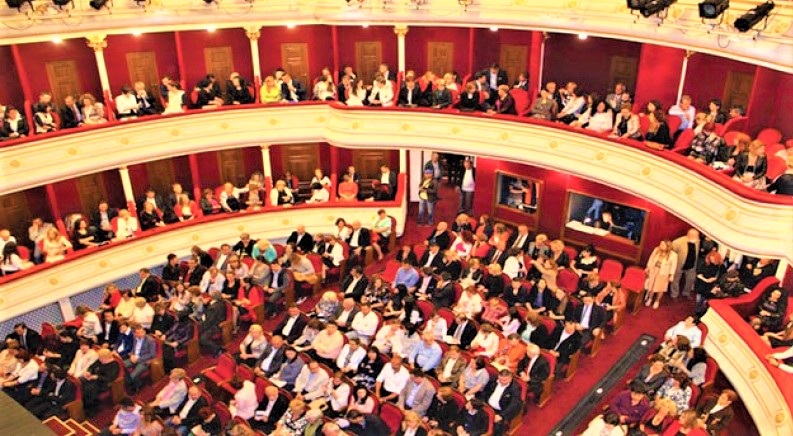 Revelion la teatru. Biletele pentru spectacolul festiv, puse în vânzare