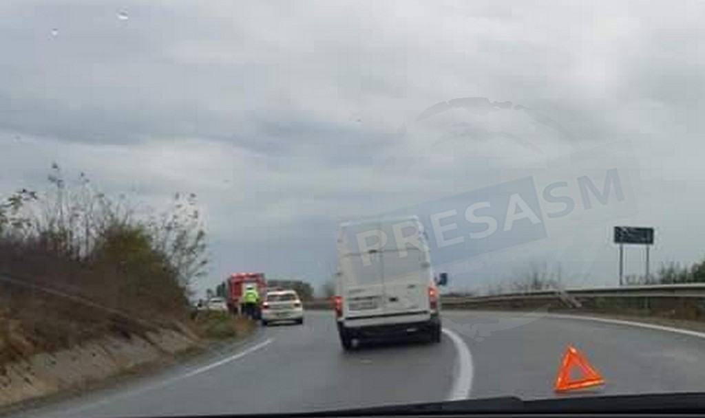 FOTO. Autospecială a pompierilor, în misiune, lovită pe DN 19, între SM și BH